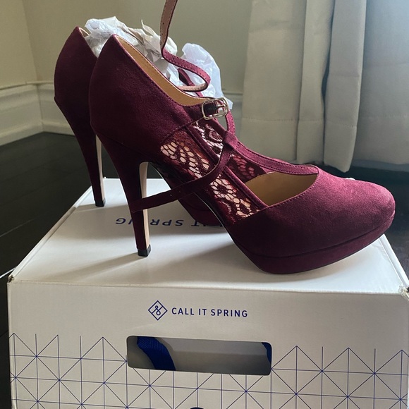 *NEW WITH BOX* Call it Spring Burgundy Heels - Picture 6 of 9